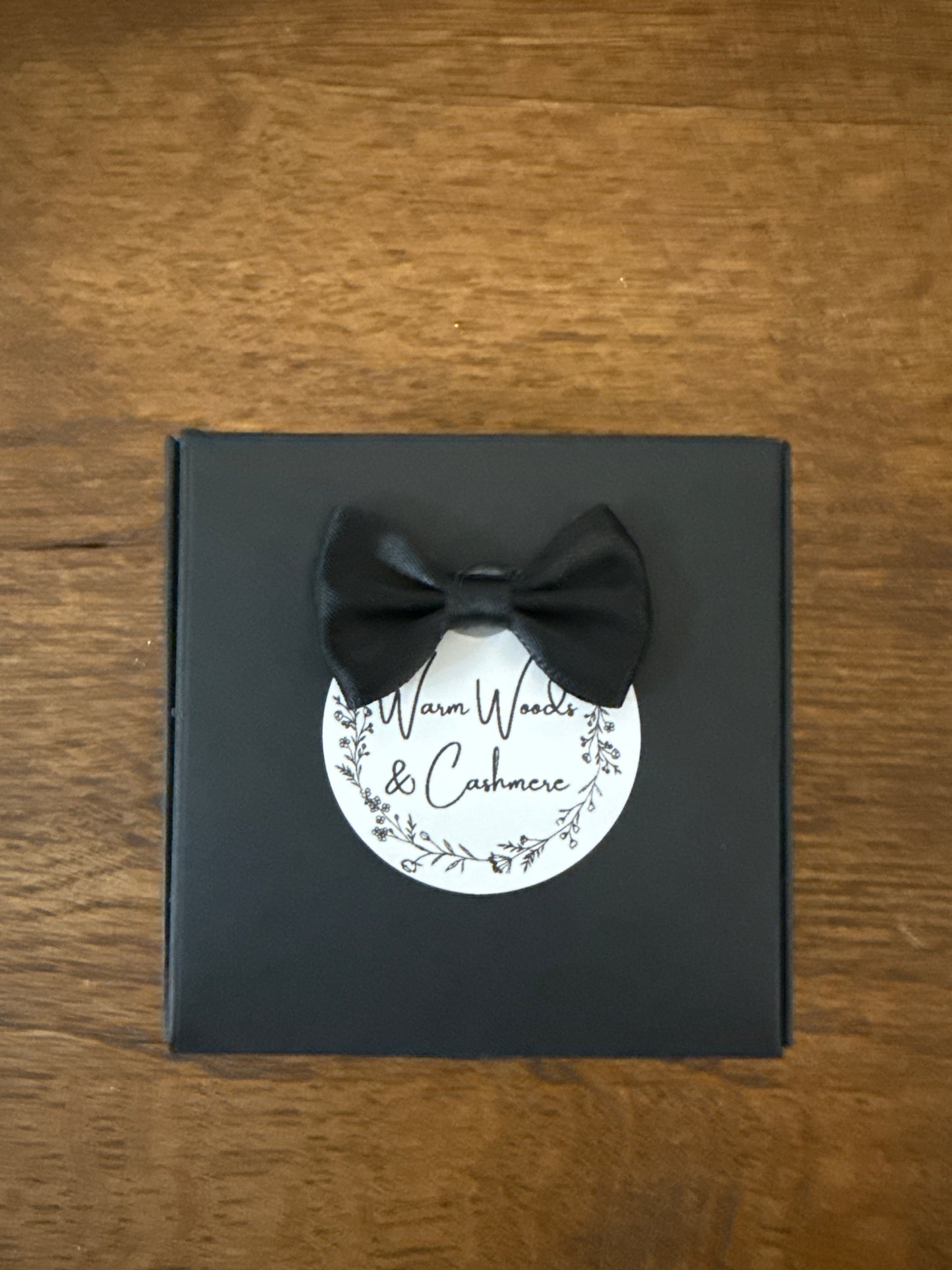 Stylish Glass Wax/Oil Warmer With Small Gift Box Of Melts In Choice Of Fragrance