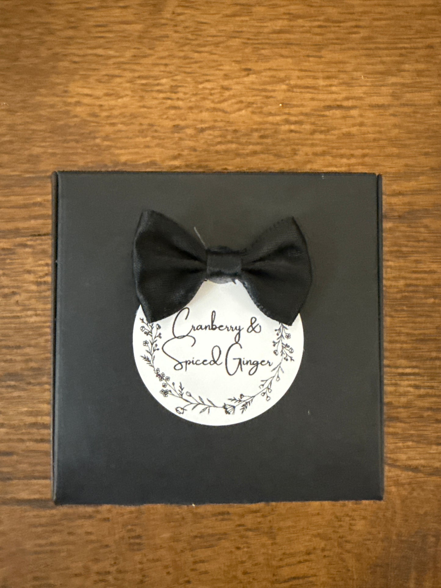 Stylish Glass Wax/Oil Warmer With Small Gift Box Of Melts In Choice Of Fragrance