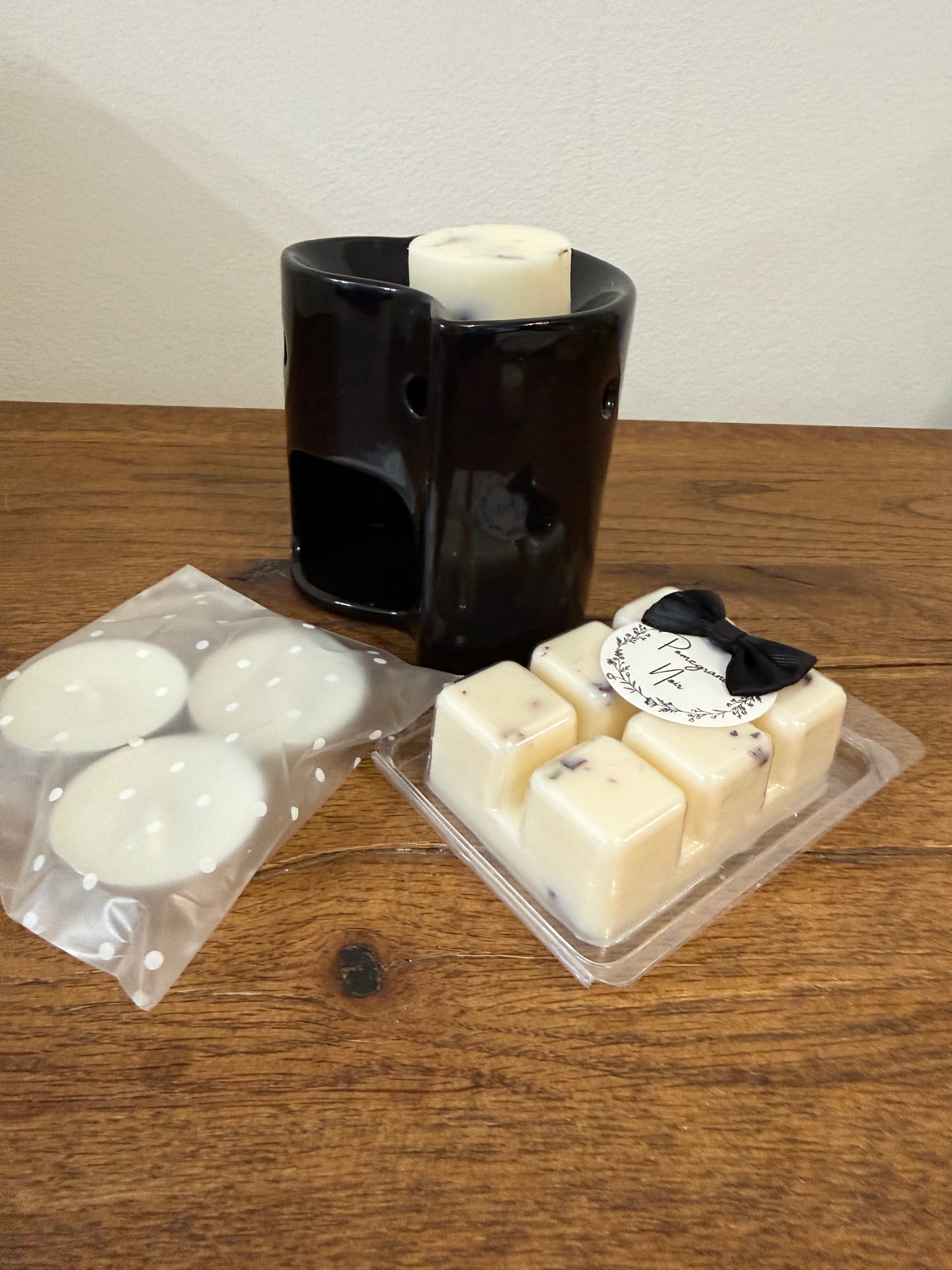 Black Gloss Heart Wax Burner With Your Choice Of Fragrance