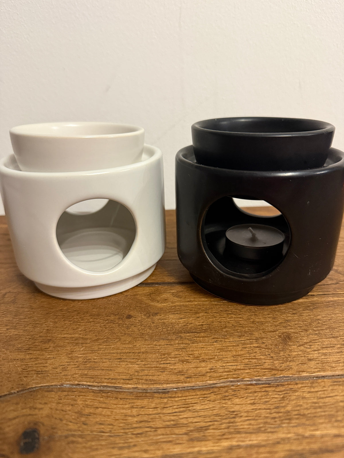 Contemporary Black Or White Wax Burner With Choice Of Fragrance