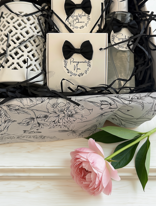 Large Gift Set With Feather Burner, 2 Boxes Of Wax Melts & A Luxury Room Spray