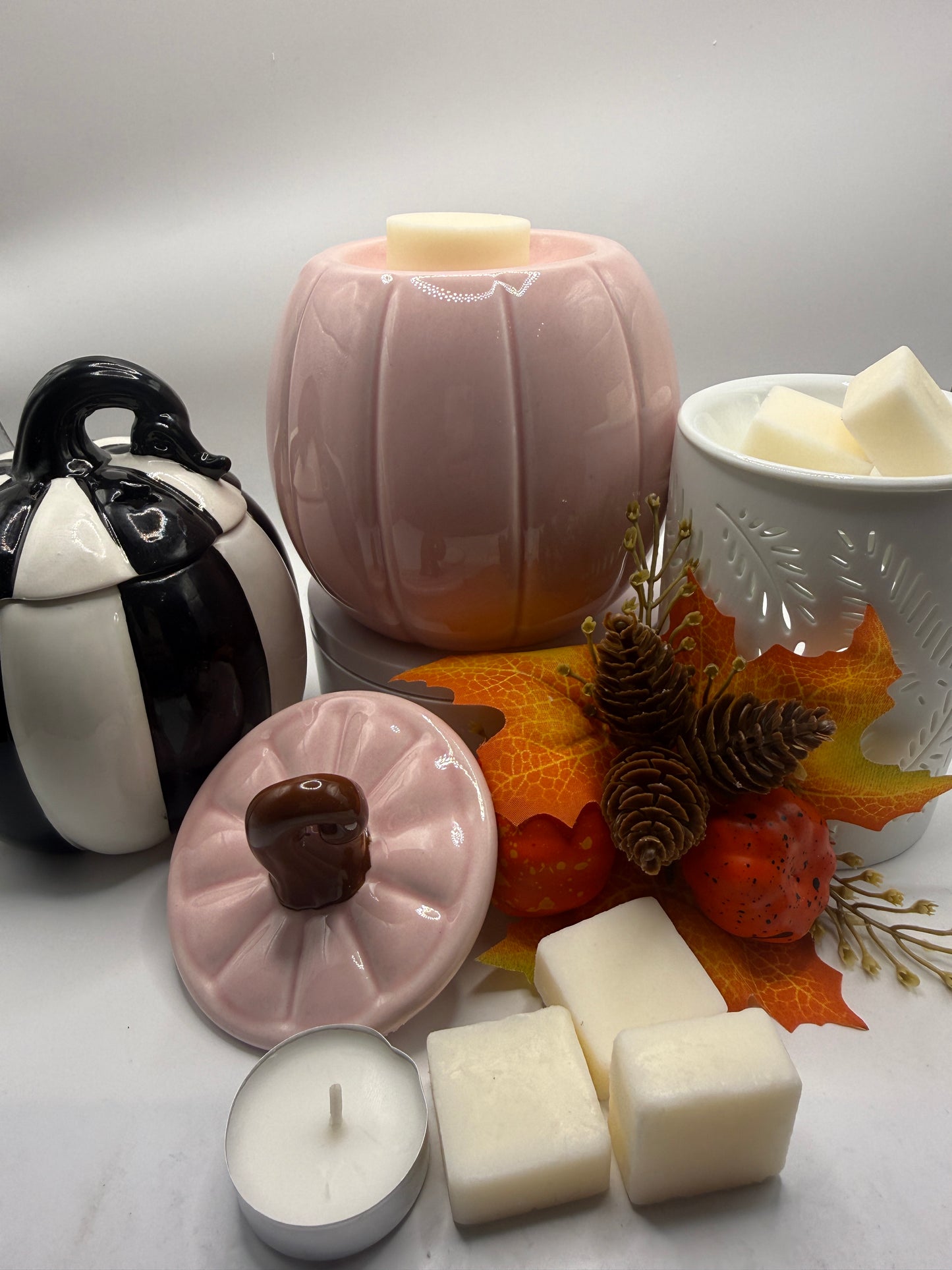 Curly Pink Pumpkin Burner With Free Wax Melt