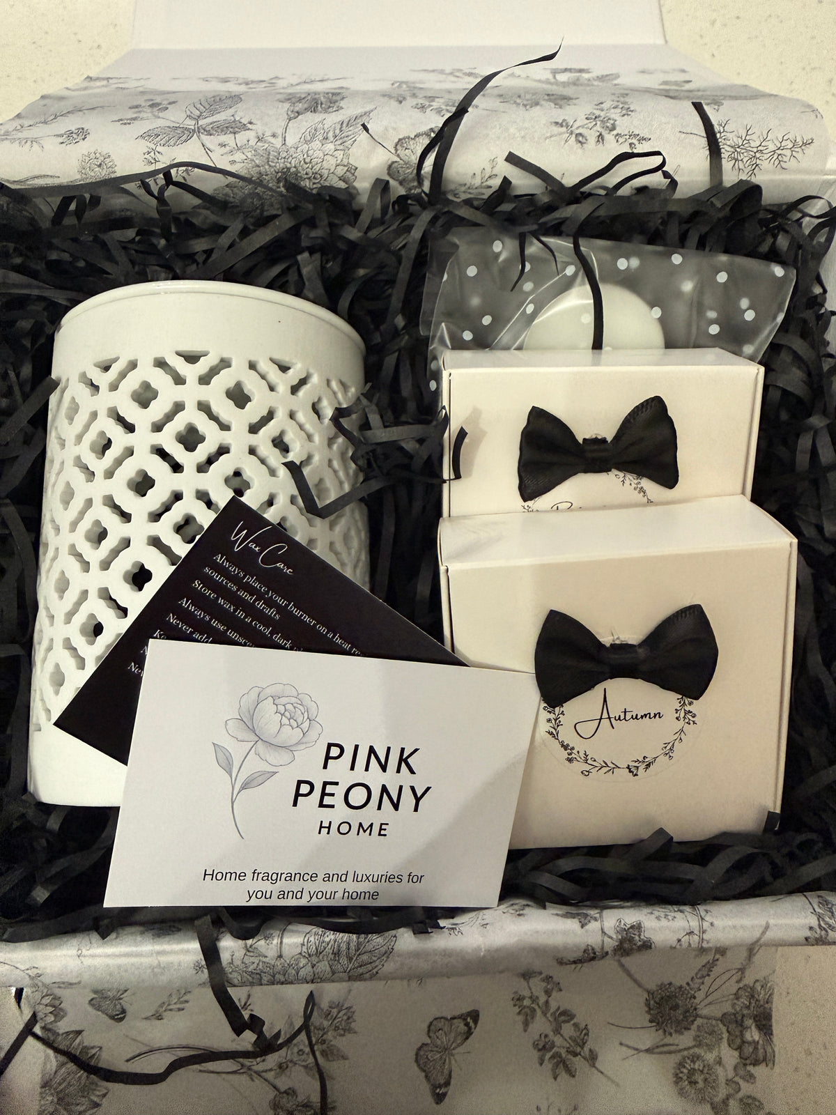 Medium Gift Set With White Lattice Burner And Fragrances