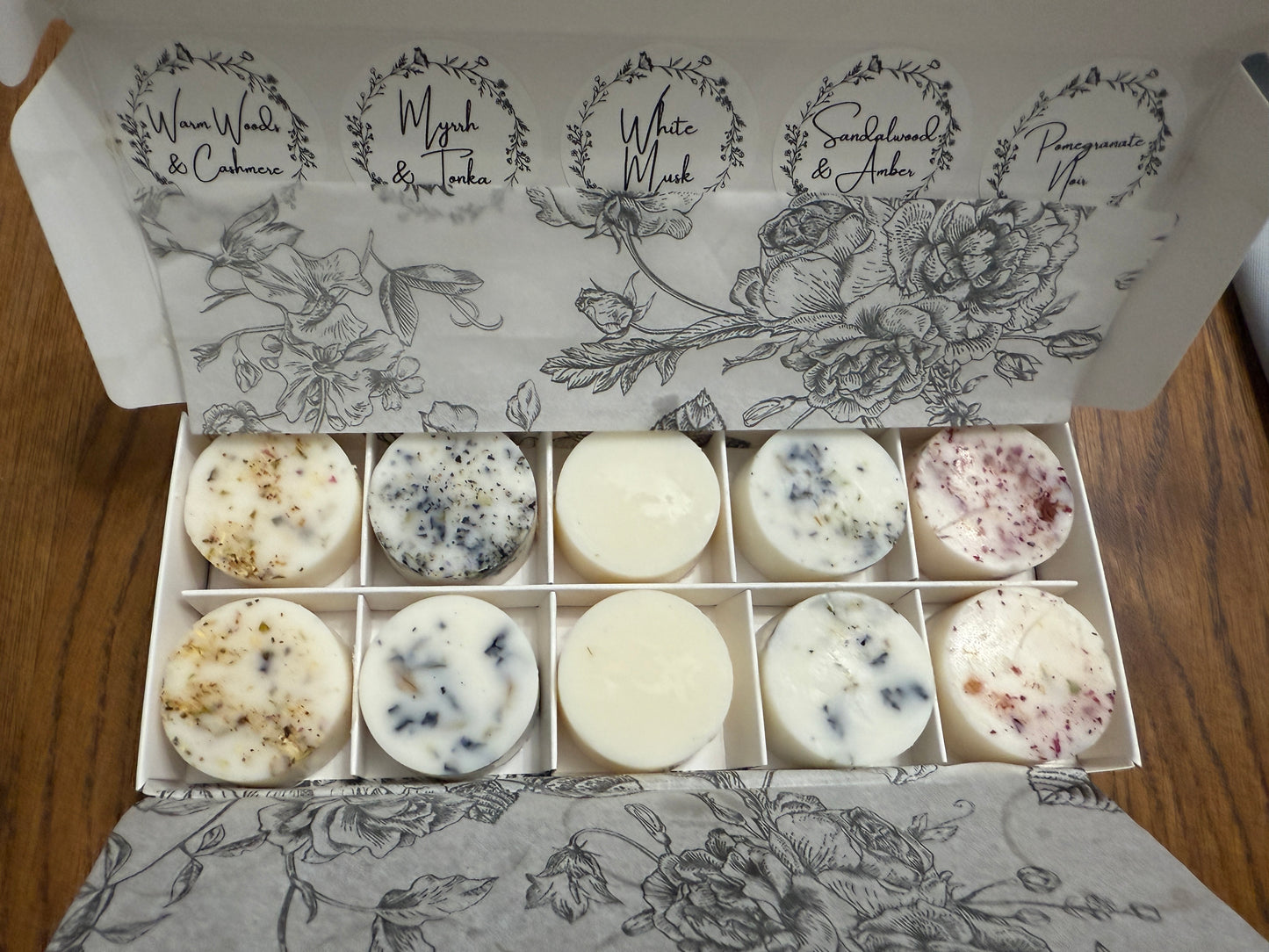 Beautiful Glass Wax / Oil Warmer With Cosy Collection Scent Assortment