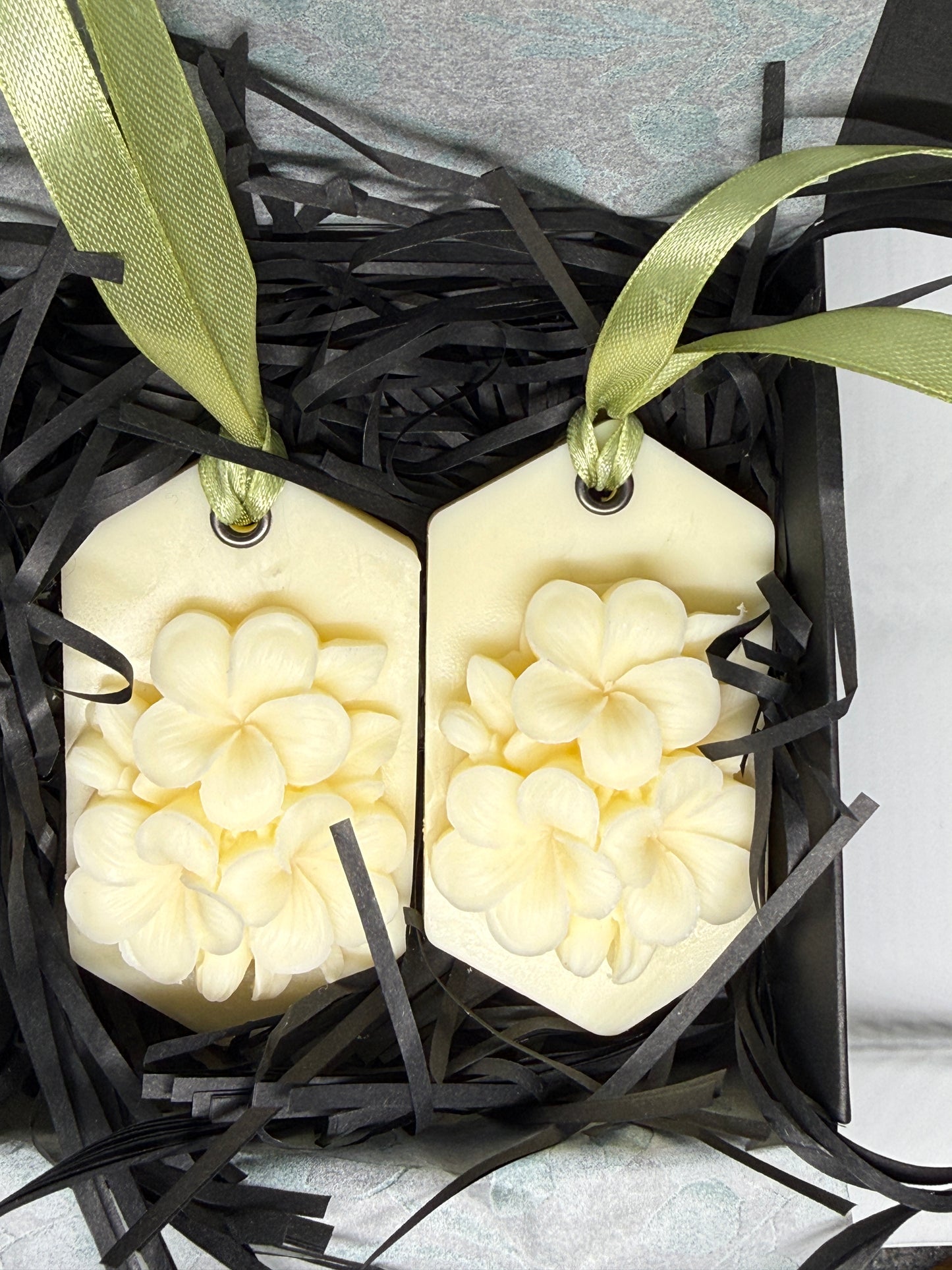 Set Of 2 Hanging Fresheners In Fresh Linen Fragrance