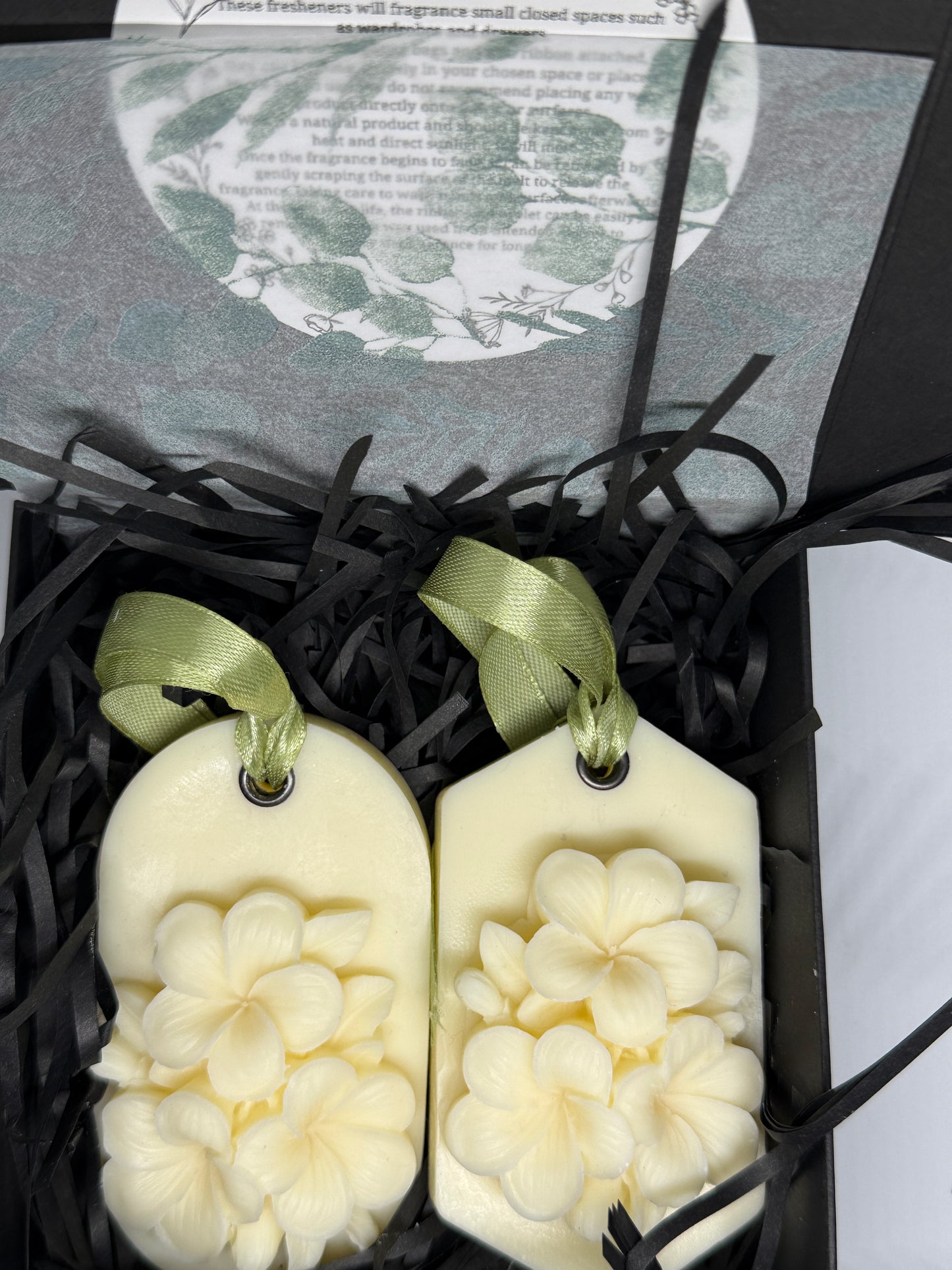 Set Of 2 Hanging Fresheners In Fresh Linen Fragrance