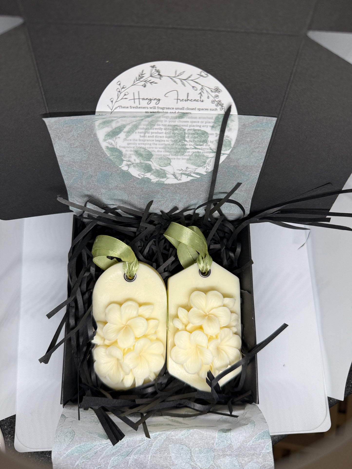 Set Of 2 Hanging Fresheners In Fresh Linen Fragrance